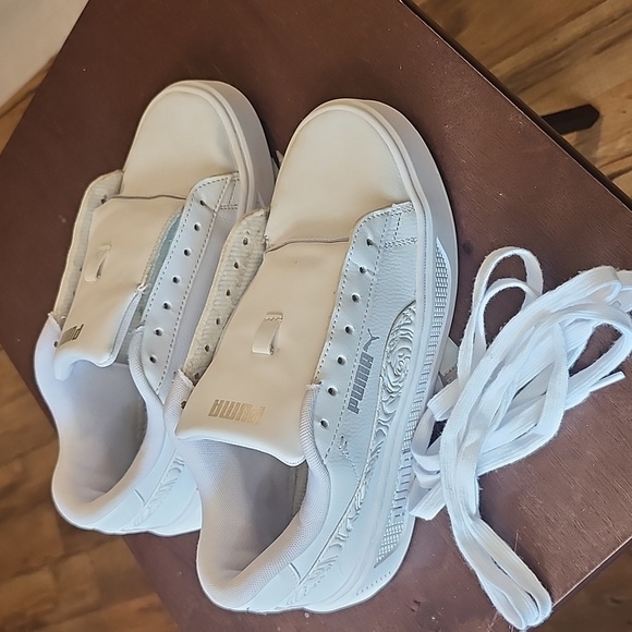 Puma White Classic Sneakers Minimalist Design - Picture 3 of 10
